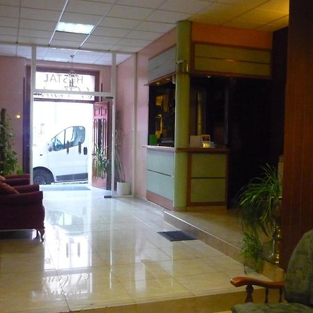 Hostal El Centro อูเอสกา ภายนอก รูปภาพ