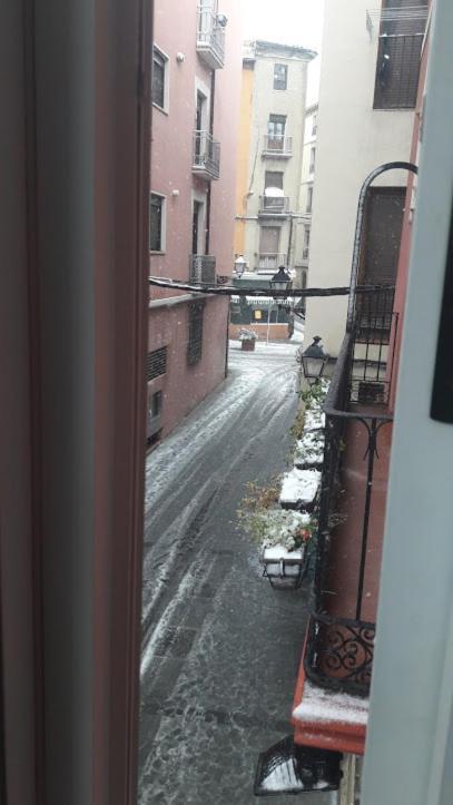 Hostal El Centro อูเอสกา ภายนอก รูปภาพ