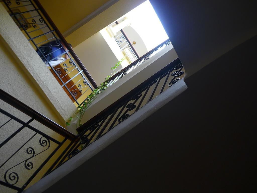 Hostal El Centro อูเอสกา ภายนอก รูปภาพ