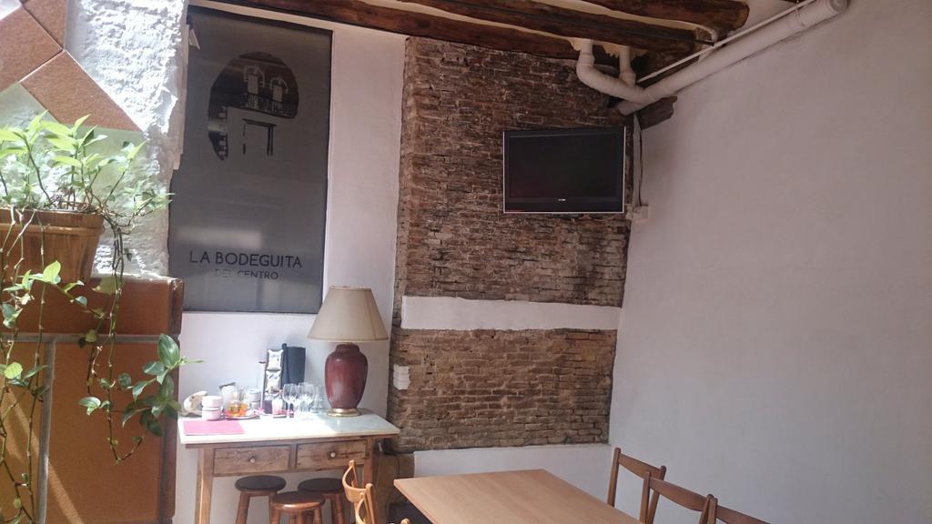 Hostal El Centro อูเอสกา ภายนอก รูปภาพ