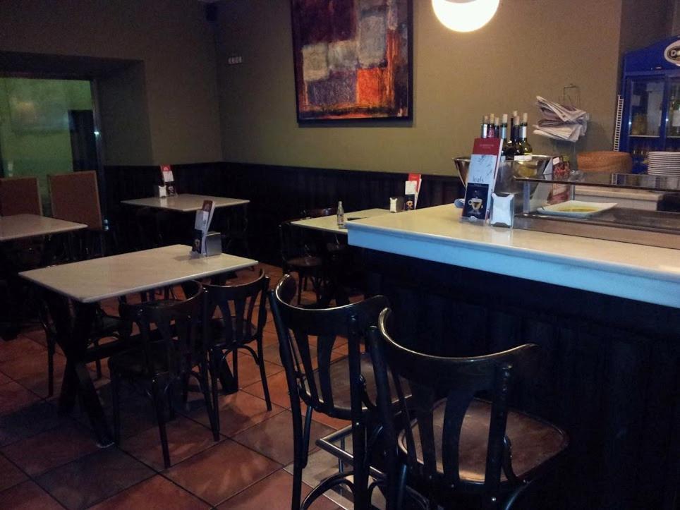 Hostal El Centro อูเอสกา ภายนอก รูปภาพ